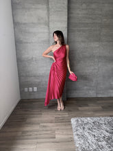 Cargar imagen en el visor de la galería, Nicola - Vestido midi plisado fucsia
