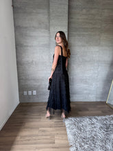 Cargar imagen en el visor de la galería, Lena- Vestido midi de tul negro
