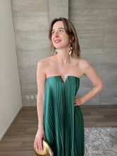 Cargar imagen en el visor de la galería, Varena - Vestido largo plisado verde
