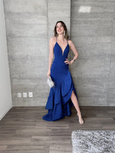 Cargar imagen en el visor de la galería, Manuela - Vestido largo con olanes azul rey
