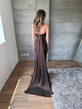 Cargar imagen en el visor de la galería, Celina - Vestido largo cafe
