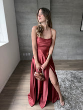 Cargar imagen en el visor de la galería, Mencía - Vestido largo satinado terracota
