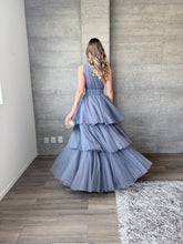 Cargar imagen en el visor de la galería, Sapphira - Vestido largo de tul azul pizarra

