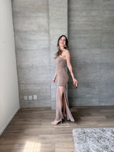 Cargar imagen en el visor de la galería, Kaela - Vestido midi color mocha
