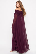 Cargar imagen en el visor de la galería, Venus - Vestido largo strapless con capa color ciruela
