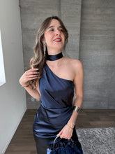 Cargar imagen en el visor de la galería, Mariella - Vestido largo satinado azul marino
