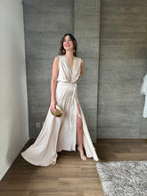 Cargar imagen en el visor de la galería, Nebula - Vestido largo satinado sin mangas champagne
