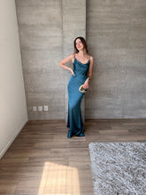 Cargar imagen en el visor de la galería, Aranza - Vestido largo verde azulado

