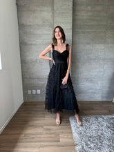 Cargar imagen en el visor de la galería, Lena- Vestido midi de tul negro
