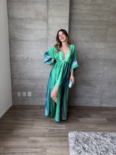 Cargar imagen en el visor de la galería, Jericó - Kaftan satinado verde
