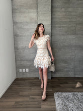 Cargar imagen en el visor de la galería, Nera - Vestido mini crochet nude

