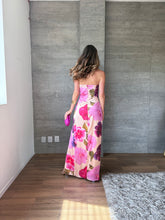 Cargar imagen en el visor de la galería, Laila - Vestido satinado strapless con print floral
