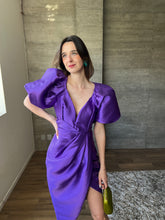 Cargar imagen en el visor de la galería, Macarena - Vestido morado midi satinado
