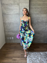 Cargar imagen en el visor de la galería, Martina - Vestido midi floral de tirantes
