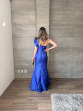 Cargar imagen en el visor de la galería, Cornelia - Vestido largo estructurado azul rey
