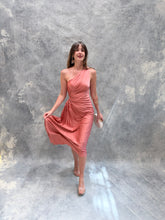 Cargar imagen en el visor de la galería, Nicola- Vestido midi plisado rosa pétalo
