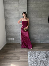Cargar imagen en el visor de la galería, Praiano - Vestido largo strapless vino
