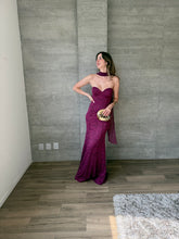 Cargar imagen en el visor de la galería, Génova - Vestido largo strapless color ciruela
