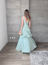 Cargar imagen en el visor de la galería, Juliette - Vestido largo plisado verde menta
