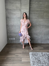 Cargar imagen en el visor de la galería, Cassis - Vestido midi floral rosa
