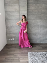 Cargar imagen en el visor de la galería, Carlota - Vestido largo estructurado rosa
