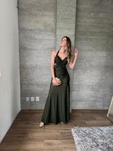 Cargar imagen en el visor de la galería, Velaria - Vestido largo verde olivo

