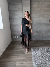 Cargar imagen en el visor de la galería, Elyse - Vestido midi flecos negro
