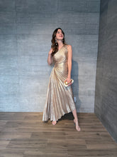 Cargar imagen en el visor de la galería, Eclipse - Vestido midi plisado champagne
