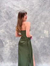 Cargar imagen en el visor de la galería, Brida - Vestido largo satinado olivo
