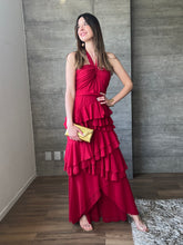 Cargar imagen en el visor de la galería, Natalia - Vestido rojo largo con olanes
