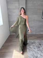Cargar imagen en el visor de la galería, Máncora - Vestido largo con abertura en pierna olivo

