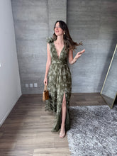 Cargar imagen en el visor de la galería, Begoña - Vestido de tul largo olivo
