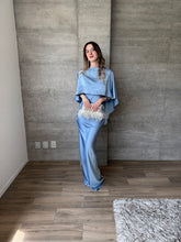 Cargar imagen en el visor de la galería, Bleu - Vestido largo satinado con capa azul
