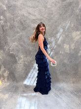 Cargar imagen en el visor de la galería, Eleonora - Vestido largo halter azul marino
