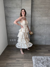 Cargar imagen en el visor de la galería, Peonia  - Vestido crochet midi macadamia
