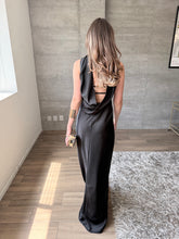 Cargar imagen en el visor de la galería, Zita - Vestido largo de satín negro
