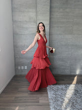 Cargar imagen en el visor de la galería, Juliette - Vestido largo plisado color óxido
