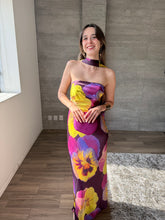 Cargar imagen en el visor de la galería, Leah - Vestido largo strapless floral color ciruela multicolor
