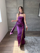 Cargar imagen en el visor de la galería, Marena - Vestido strapless de satín morado
