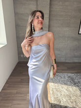 Cargar imagen en el visor de la galería, Sodi -  Vestido largo strapless satinado celeste
