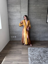 Cargar imagen en el visor de la galería, Jericó - Kaftan satinado dorado

