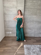 Cargar imagen en el visor de la galería, Varena - Vestido largo plisado verde
