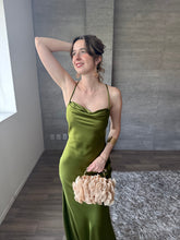 Cargar imagen en el visor de la galería, Maja - Vestido largo olivo
