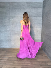 Cargar imagen en el visor de la galería, Marisma - Vestido largo plisado rosa
