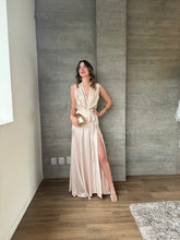 Cargar imagen en el visor de la galería, Nebula - Vestido largo satinado sin mangas champagne
