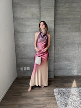 Cargar imagen en el visor de la galería, Farah - Vestido largo halter satinado malva

