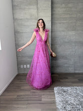 Cargar imagen en el visor de la galería, Begoña - Vestido largo de tul floral rosa
