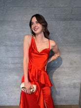 Cargar imagen en el visor de la galería, Agatha - Vestido largo naranja con olanes

