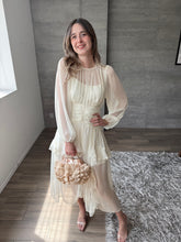 Cargar imagen en el visor de la galería, Giverny - Vestido largo beige
