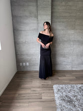 Cargar imagen en el visor de la galería, Theia - Vestido largo strapless negro
